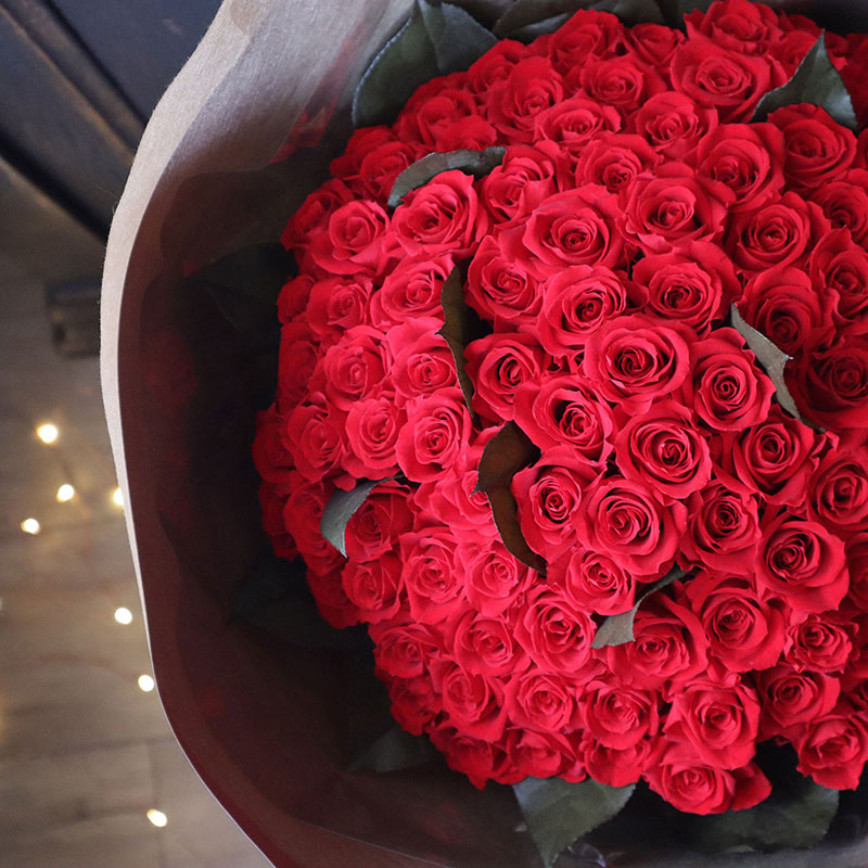 108本のバラの花束で永遠を誓う プロポーズ |Red