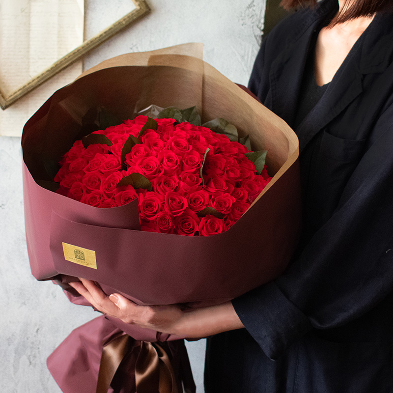 108本のバラの花束で永遠を誓う プロポーズ |Red