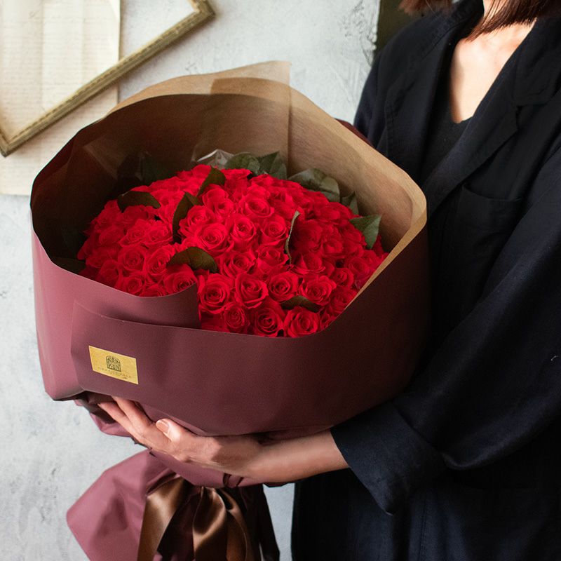 108本のバラの花束で永遠を誓う プロポーズ |Red